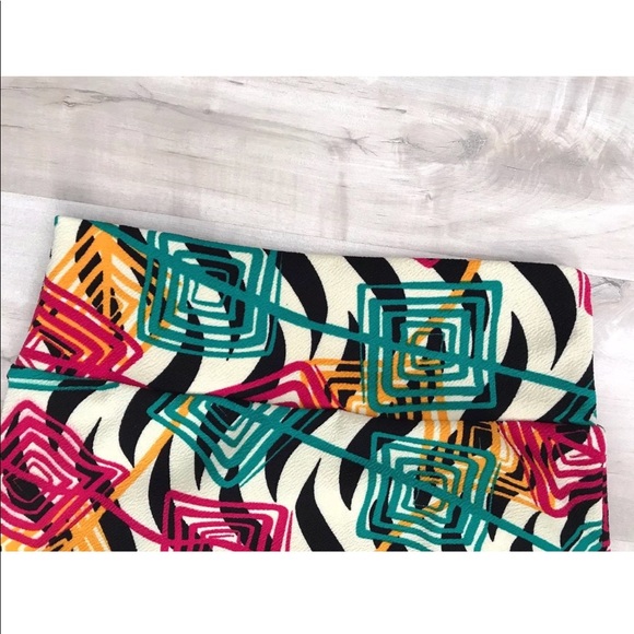 LuLaRoe Cassie Textured Print Stretch Skirt - Picture 4 of 7